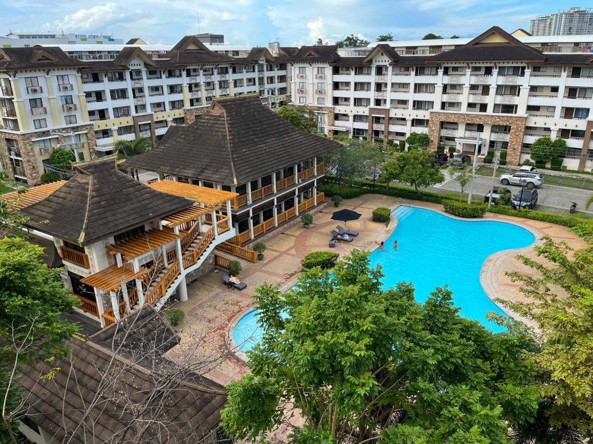 Modern 2Br Condo Near Sm With Free Parking Pool Wifi And Netflix Davao Exterior photo
